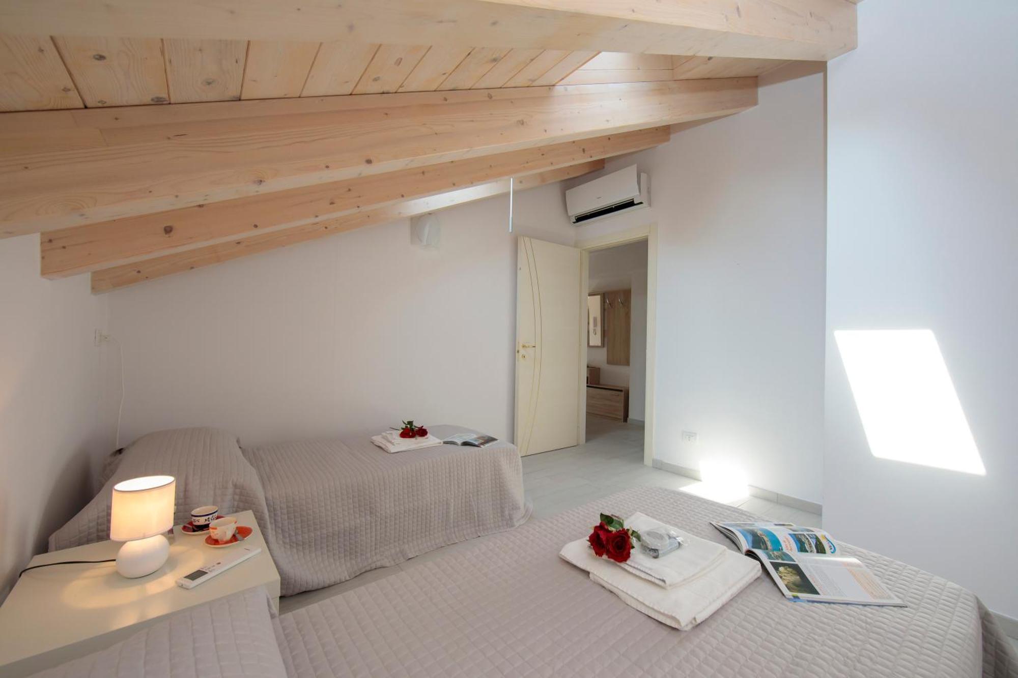 Silver Lake Apartment - Happy Rentals Angera Exteriér fotografie