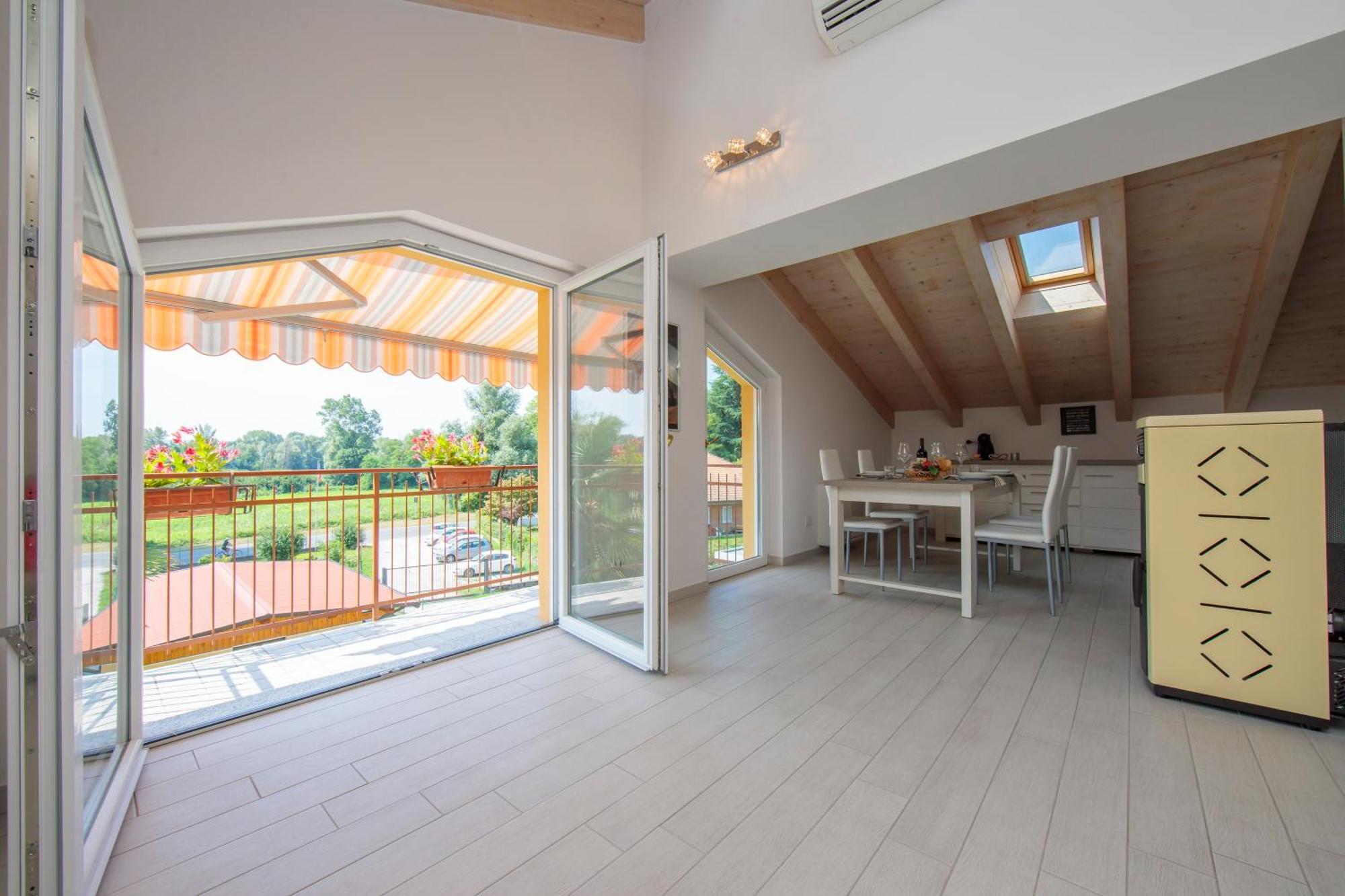 Silver Lake Apartment - Happy Rentals Angera Exteriér fotografie